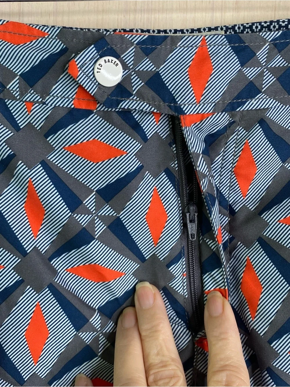 Ted Baker London Men’s Geometric Print Swim Shorts Multicolor UK Size 4 US Large